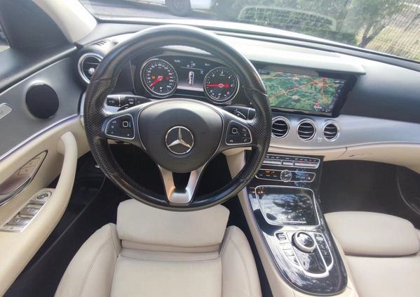 Mercedes-Benz Klasa E cena 89900 przebieg: 289900, rok produkcji 2017 z Jawor małe 781